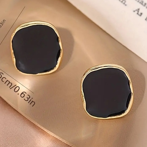 NWT Black Square Stud Earrings - Picture 8 of 8